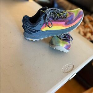 NWOT Merrill women’s Colorful Wave Trail Sneakers